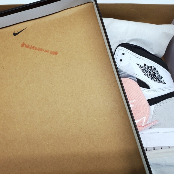 Air Jordan Retro 1 - Picture 10 of 11